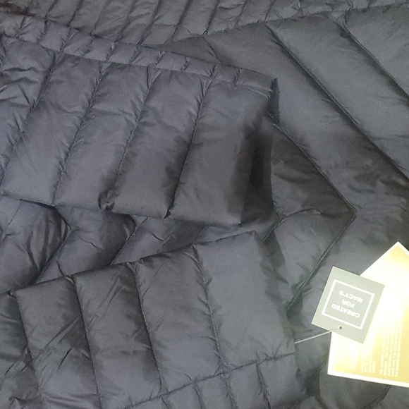 Free Burberry brooch with purchase Michael Kors puffed packable down jacket - Picture 10 of 13